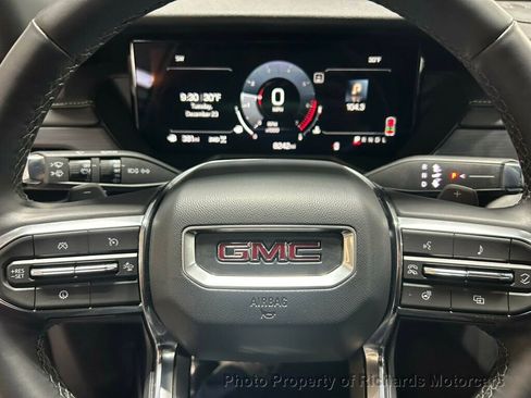 Used 2025 GMC Acadia Elevation w/ Elevation Premium Package image 16