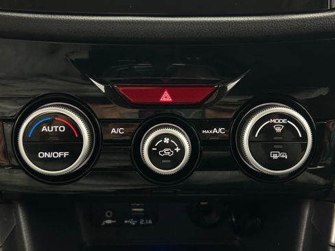Used 2020 Subaru Forester Premium AWD/4WD image 9