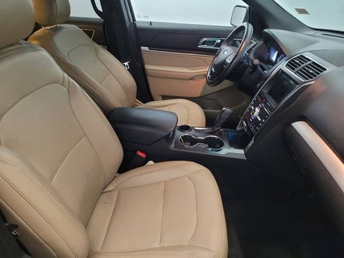 Used 2017 Ford Explorer Limited image 21