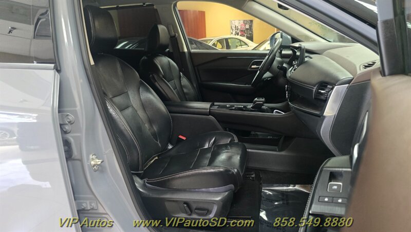 Used 2022 Nissan Rogue Platinum w/ Head-Up Display Package FWD image 16