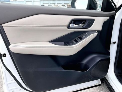 Used 2023 Nissan Rogue SL image 9