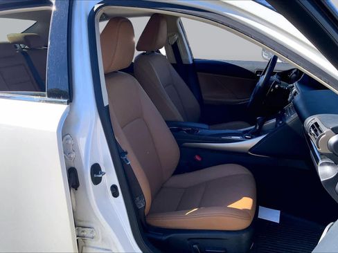 Used 2019 Lexus IS 300 AWD image 8