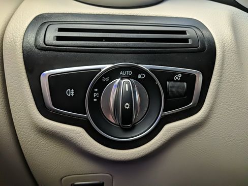 Used 2022 Mercedes-Benz GLC 300 4MATIC image 22