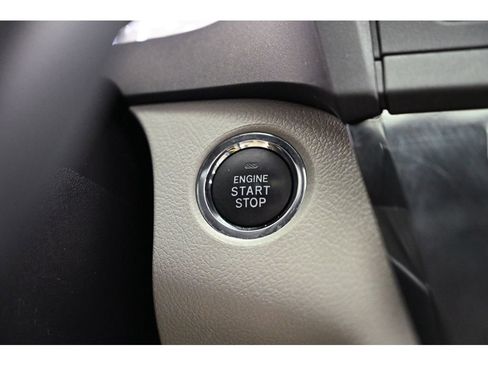 Used 2018 Toyota Sienna XLE image 47