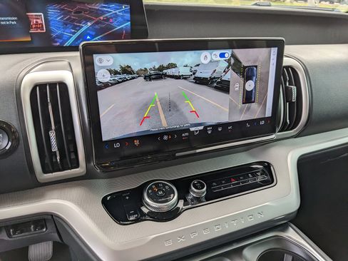 Used 2025 Ford Expedition Active image 25