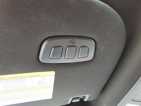 Used 2018 Ford F150 Lariat AWD/4WD image 38