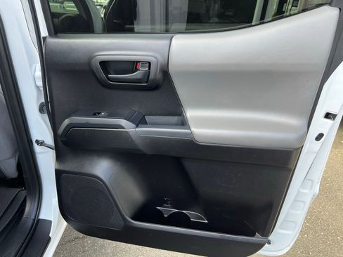 Used 2021 Toyota Tacoma SR AWD/4WD image 36