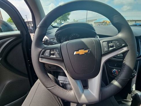 Used 2020 Chevrolet Trax LT w/ LT Convenience Package FWD image 35