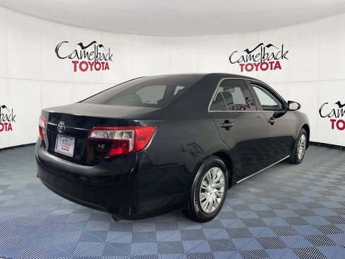 Used 2014 Toyota Camry LE image 8