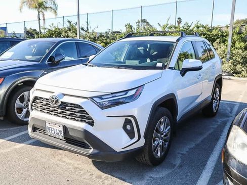 Used 2023 Toyota RAV4 XLE Premium image 27