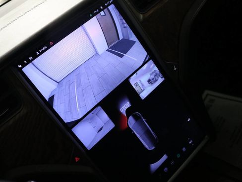 Used 2020 Tesla Model X image 35