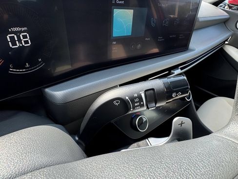 Used 2025 Hyundai Sonata SEL FWD image 31