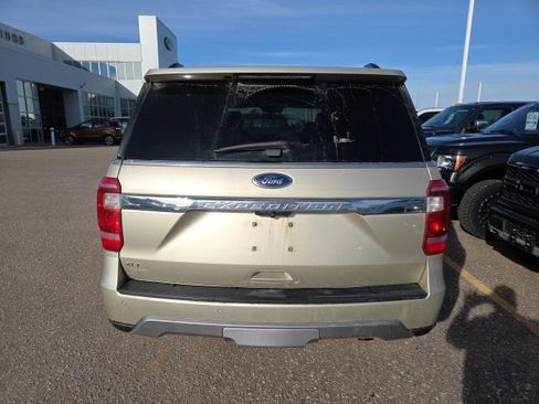 Used 2018 Ford Expedition XLT w/ Equipment Group 202A image 4