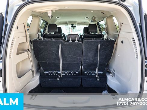 Used 2024 Chrysler Pacifica Touring-L image 24