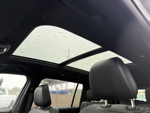 New 2026 Jeep Grand Cherokee L Limited w/ Luxury Tech Group II AWD/4WD image 18