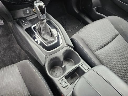 Used 2019 Nissan Rogue SV w/ Premium Package FWD image 21