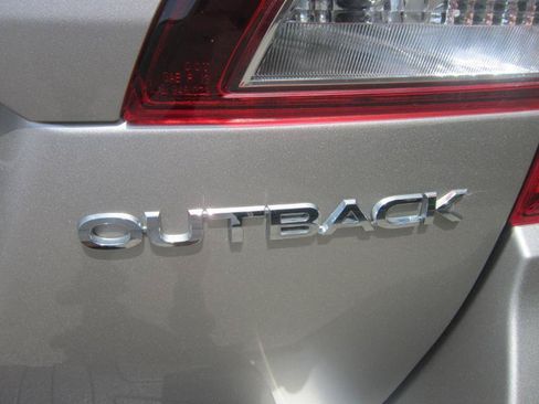 Used 2018 Subaru Outback 2.5i Premium AWD/4WD image 24
