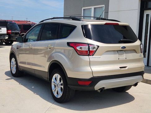 Used 2017 Ford Escape SE w/ SE Leather Comfort Package FWD image 4