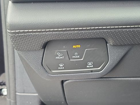 Certified 2024 Volkswagen Atlas SE FWD image 28