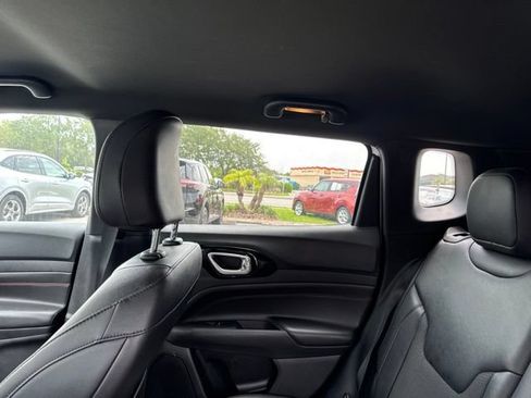 Used 2025 Jeep Compass Trailhawk AWD/4WD image 17