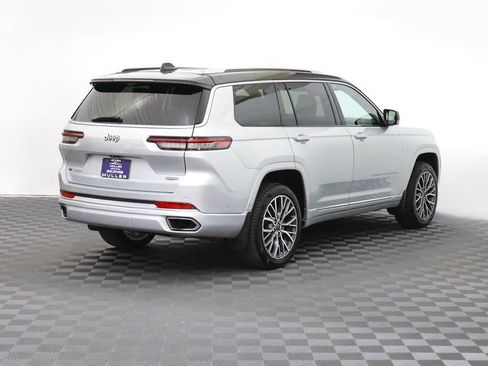 Used 2023 Jeep Grand Cherokee L Summit AWD/4WD image 9