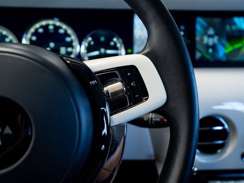 Used 2019 Rolls-Royce Phantom Sedan RWD image 35
