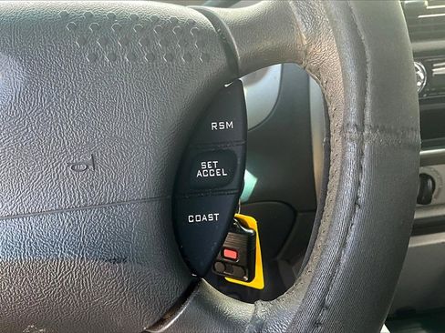 Used 2001 Ford Explorer Sport Trac 4x4 image 12