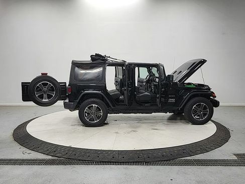Used 2023 Jeep Wrangler Unlimited Sahara w/ Cold Weather Group AWD/4WD image 16