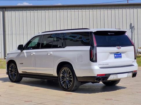 Used 2023 Cadillac Escalade ESV V AWD/4WD image 4