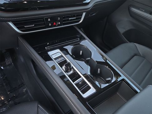 Used 2025 Volkswagen Atlas SEL image 25