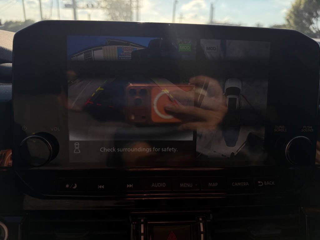 Used 2022 Nissan Pathfinder SL FWD image 21
