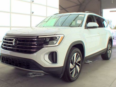 Used 2025 Volkswagen Atlas SE FWD image 1