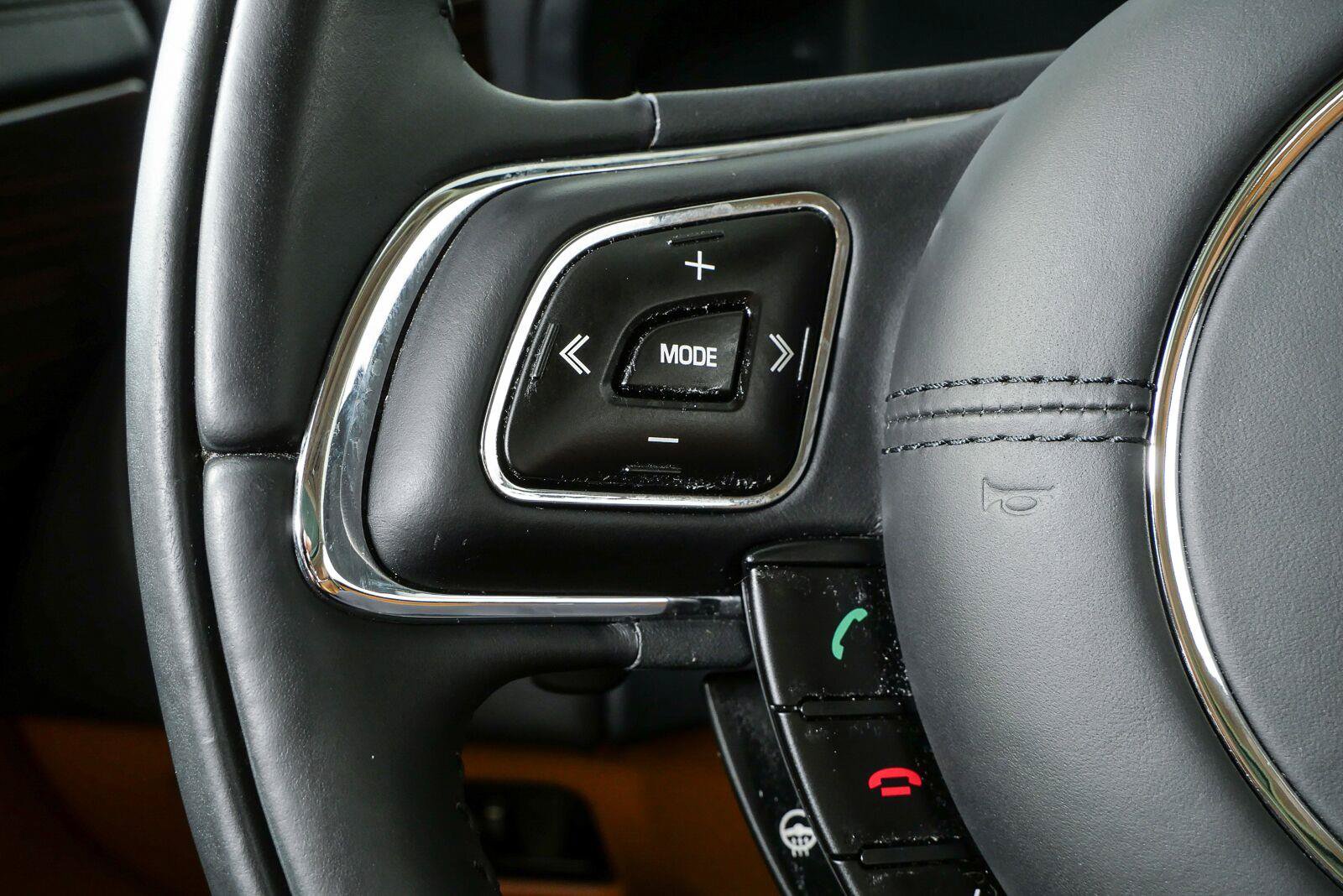 Used 2013 Jaguar XJ L Portfolio AWD/4WD image 11