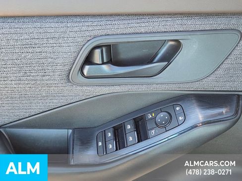 Used 2023 Nissan Rogue S image 28