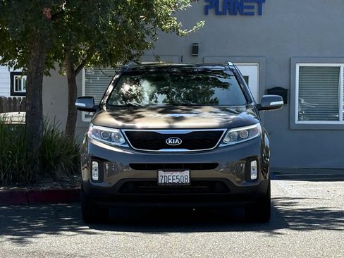 Used 2014 Kia Sorento EX w/ EX V6 Touring Package AWD/4WD image 2