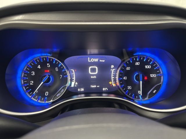 Used 2023 Chrysler Pacifica Touring-L FWD image 13