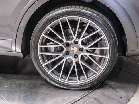 Used 2022 Porsche Cayenne image 9