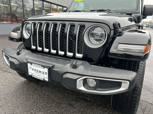 Used 2022 Jeep Wrangler Unlimited Sahara w/ Cold Weather Group image 11