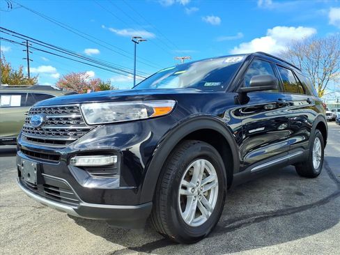 Certified 2022 Ford Explorer XLT w/ Equipment Group 202A image 4