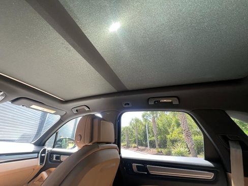 Certified 2022 Porsche Cayenne E-Hybrid image 24