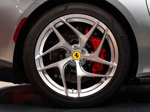 Used 2020 Ferrari 812 Superfast RWD image 14