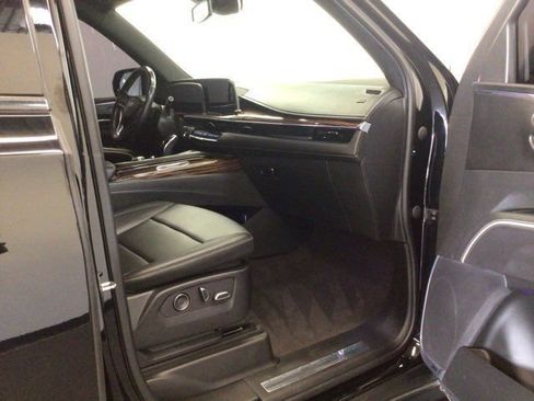 Used 2021 Cadillac Escalade Luxury AWD/4WD image 9