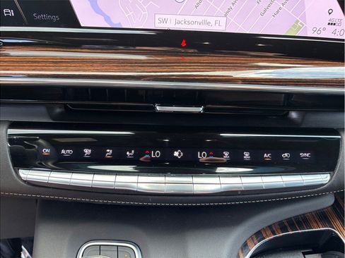 Used 2022 Cadillac Escalade Luxury RWD image 35