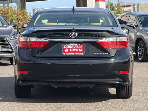 Used 2015 Lexus ES 300h w/ Navigation System Package FWD image 8