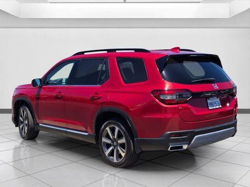 Certified 2024 Honda Pilot Touring image 7