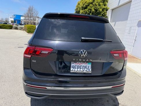 Used 2023 Volkswagen Tiguan SE w/ Panoramic Sunroof Package FWD image 5
