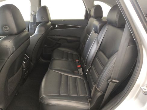 Used 2019 Kia Sorento EX w/ EX Touring Package FWD image 18