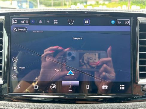 Used 2023 Chrysler Pacifica Limited FWD image 35