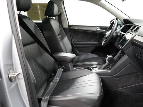 Used 2023 Volkswagen Tiguan SE w/ Panoramic Sunroof Package AWD/4WD image 27