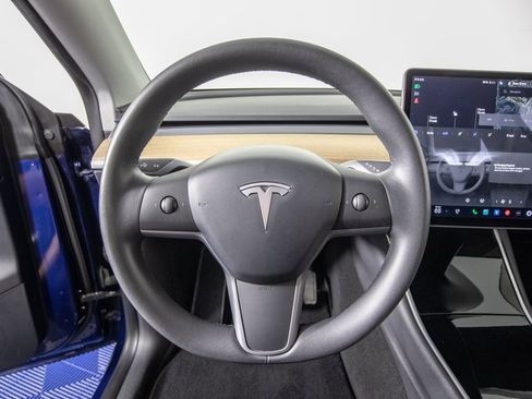 Used 2020 Tesla Model Y Long Range image 19